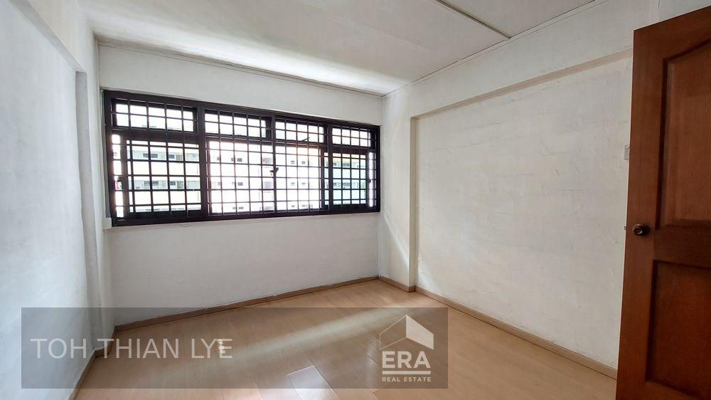Rare and Affordable 4room Hdb Near Mrt Station and Ghim Moh Market.