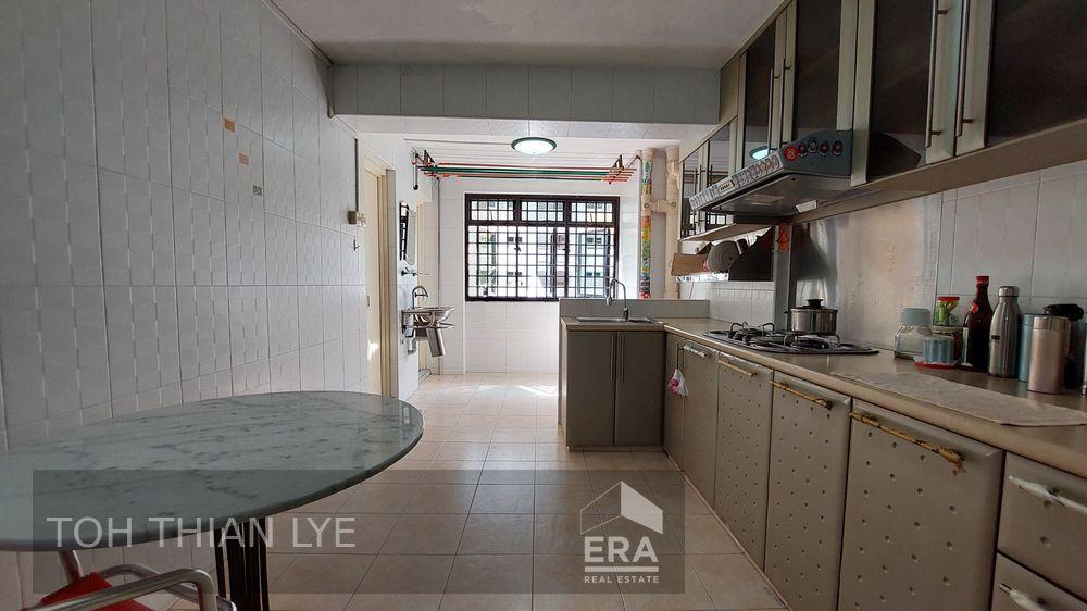 Rare and Affordable 4room Hdb Near Mrt Station and Ghim Moh Market.
