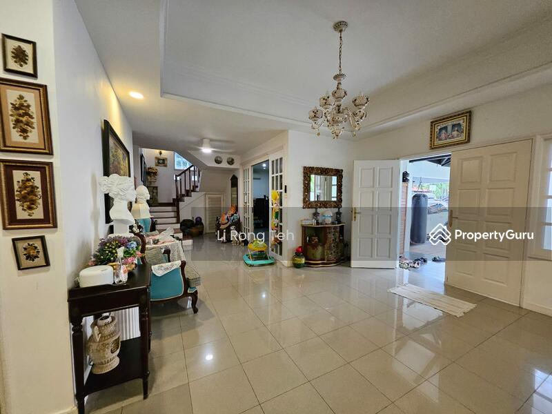  ALMOST SOLD! RARE DETACHED WIDE 18 METER FRONTAGE IN SIGLAP! REGULAR SQUARISH PLOT