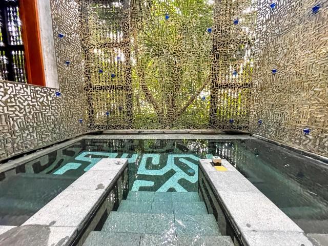 Oue Twin Peaks Condominium For Sale, $1,200,000, 1 Bed 1 Bath 571 sqft $2,102.00 psf