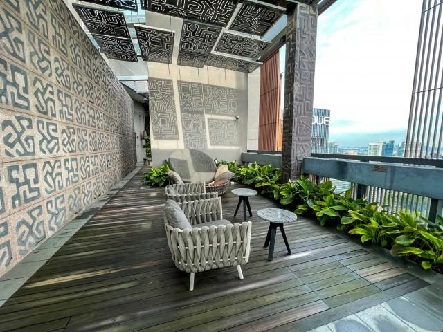 Oue Twin Peaks Condominium For Sale, $1,200,000, 1 Bed 1 Bath 571 sqft $2,102.00 psf