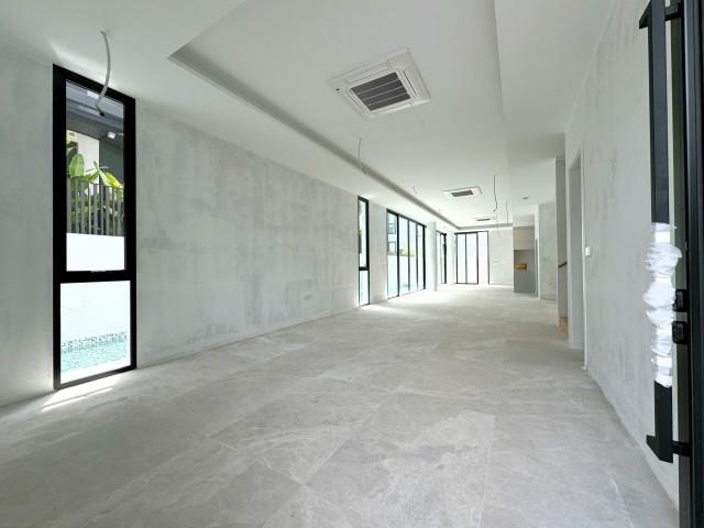 Prop-GPT: Semi-Detached: D21 Hume Avenue Hong Kong Park