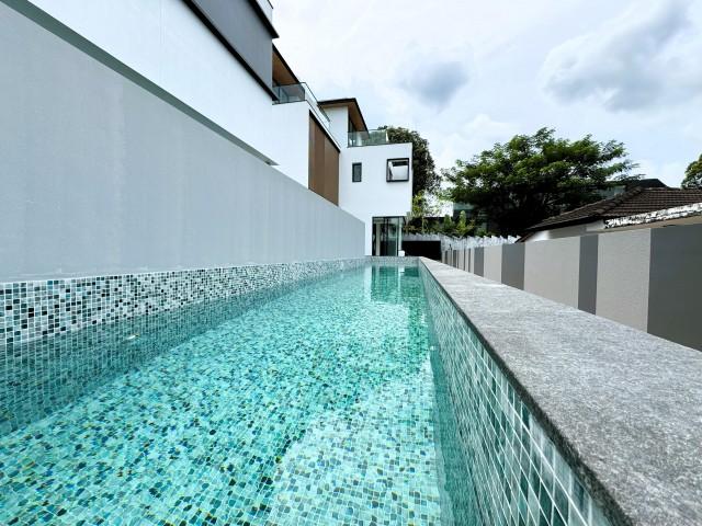 Prop-GPT: Detached: D21 Hume Avenue Hong Kong Park