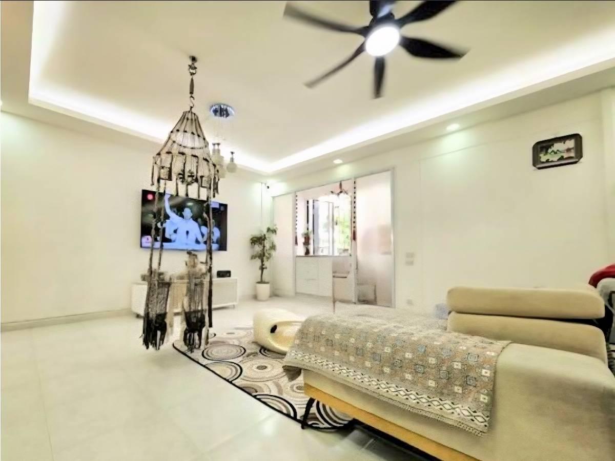 Prop-GPT: HDB Apartment: D27 Sembawang 407 Sembawang Drive