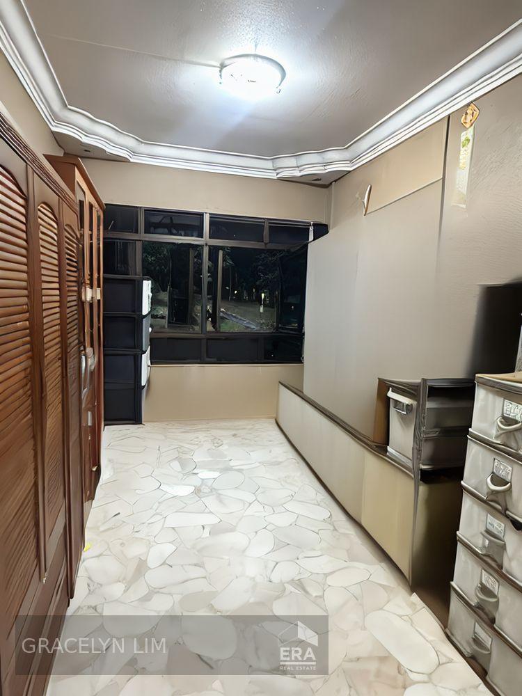 5 Room Spacious Unit Fire Sale