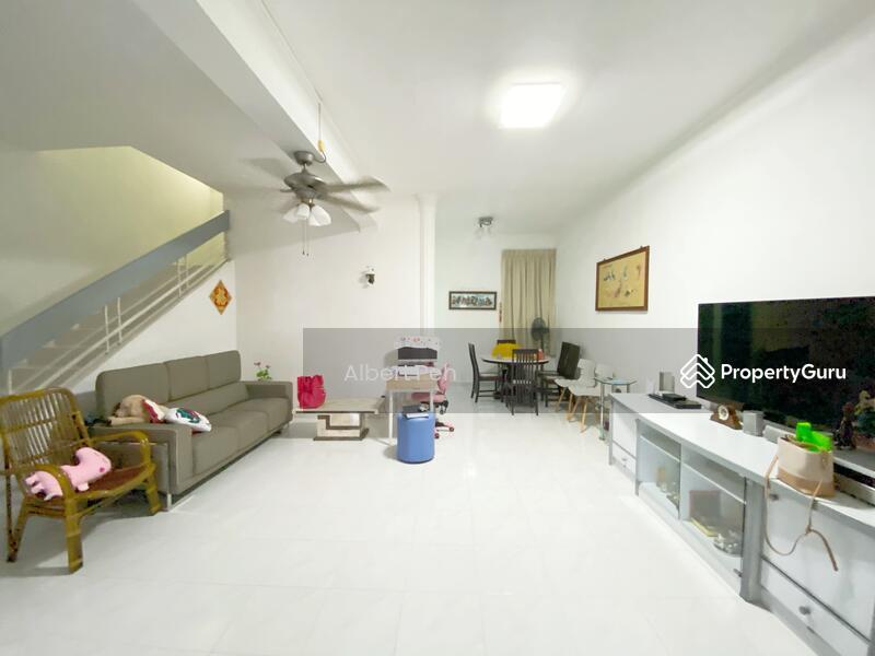 Prop-GPT: Terrace: D20 Ang Mo Kio 2 storey inter terrace for sale at Mayflower lane
