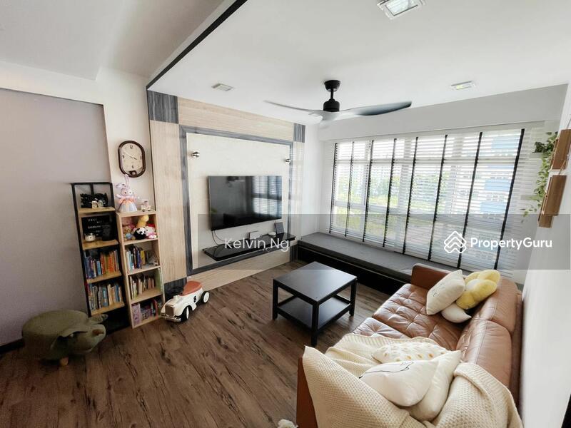 Prop-GPT: HDB Flat: D19 Punggol 212B Punggol Walk