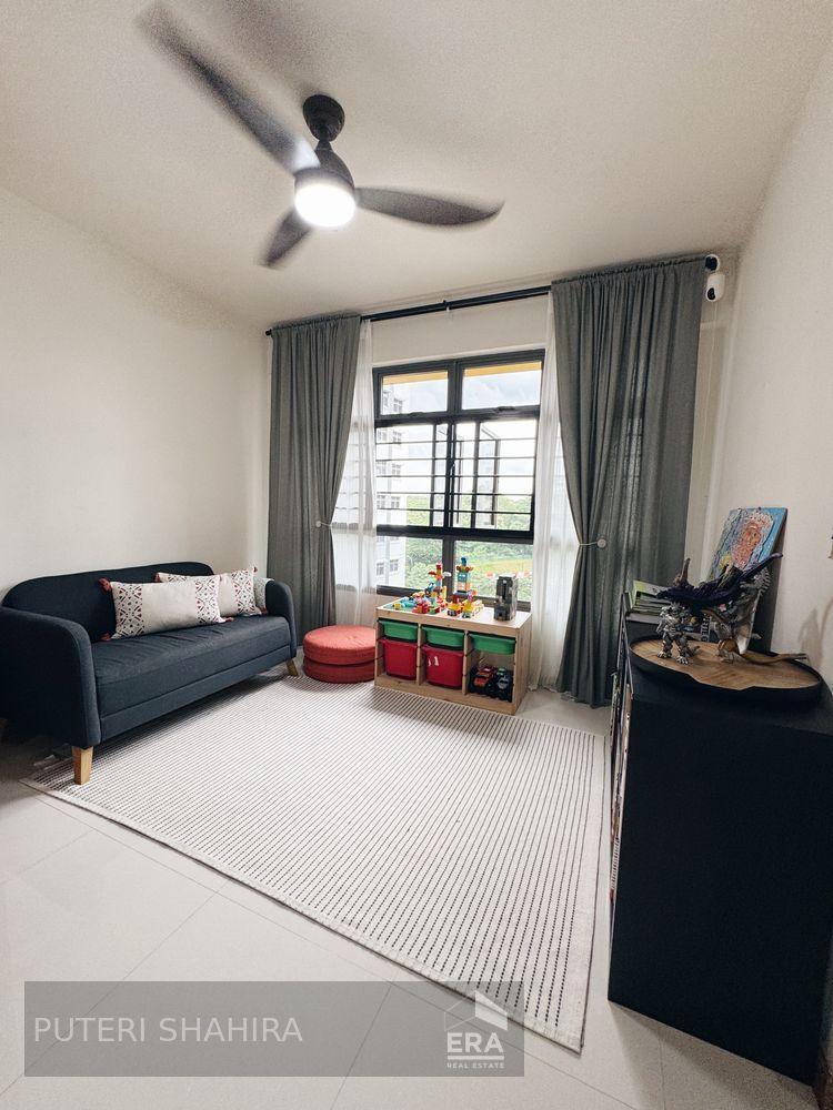 Move-in Condition, No Built-ins, Greenery View!