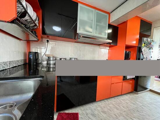 Prop-GPT: HDB Apartment: D03 Queenstown 168A Queensway