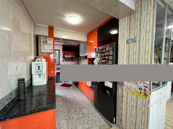 168A Queensway HDB Apartment For Sale, $528,000, 3 Bed 1 Bath 904 sqft $584.00 psf