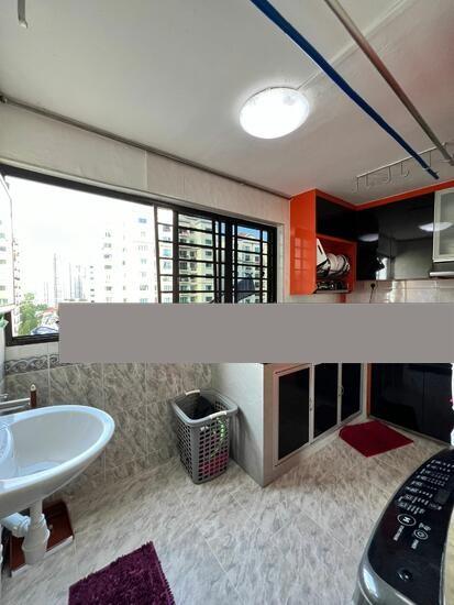 168A Queensway HDB Apartment For Sale, $528,000, 3 Bed 1 Bath 904 sqft $584.00 psf