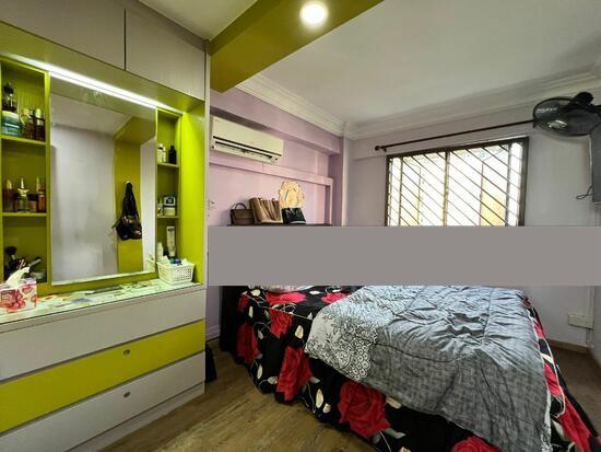 168A Queensway HDB Apartment For Sale, $528,000, 3 Bed 1 Bath 904 sqft $584.00 psf