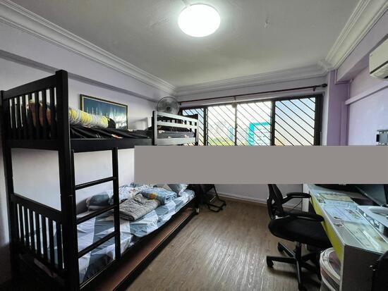 168A Queensway HDB Apartment For Sale, $528,000, 3 Bed 1 Bath 904 sqft $584.00 psf