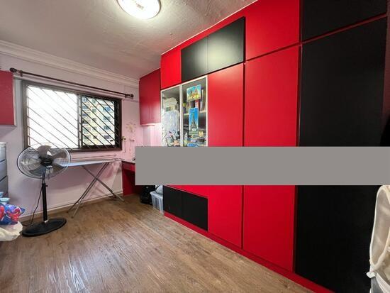 168A Queensway HDB Apartment For Sale, $528,000, 3 Bed 1 Bath 904 sqft $584.00 psf