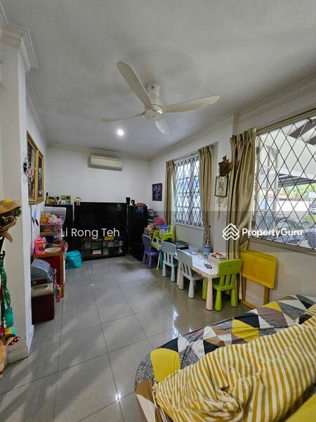  DEALMAKERS  D15 | RARE DETACHED WIDE 18 METER FRONTAGE IN SIGLAP! REGULAR SQUARISH PLOT