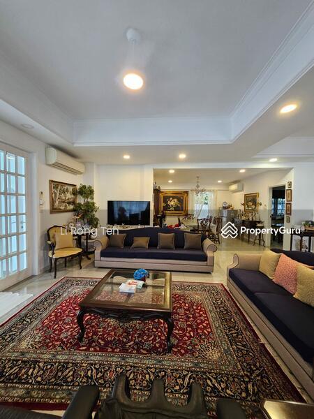  DEALMAKERS  D15 | RARE DETACHED WIDE 18 METER FRONTAGE IN SIGLAP! REGULAR SQUARISH PLOT