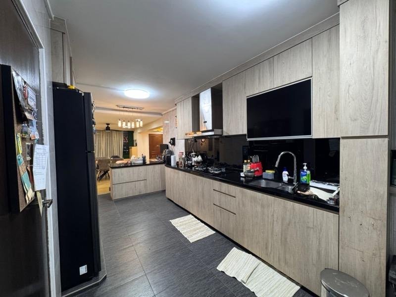650 Yishun Avenue 4 HDB Apartment For Sale, $1,300,000, 5 Bed 3 Bath 1,711 sqft $760.00 psf