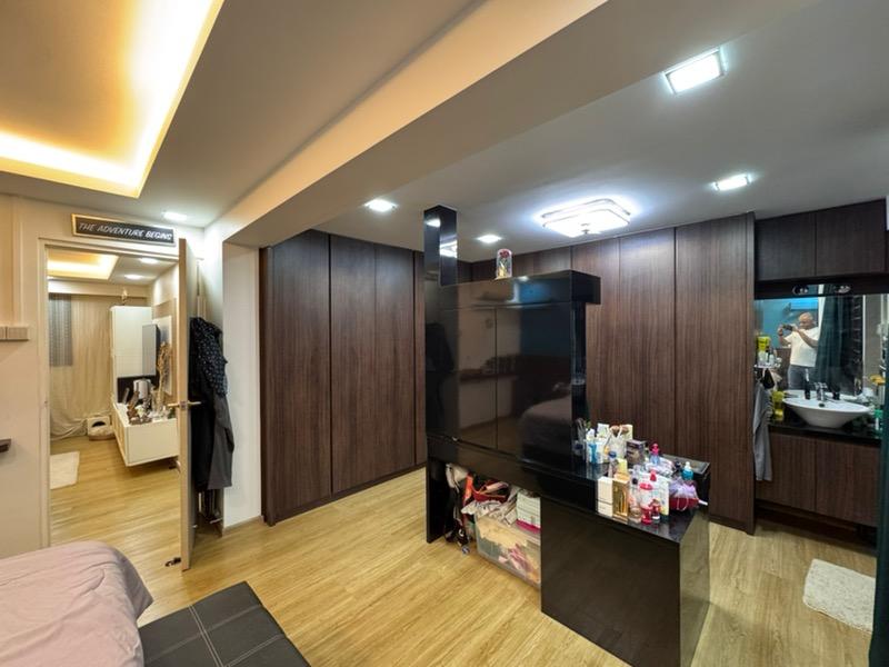 650 Yishun Avenue 4 HDB Apartment For Sale, $1,300,000, 5 Bed 3 Bath 1,711 sqft $760.00 psf