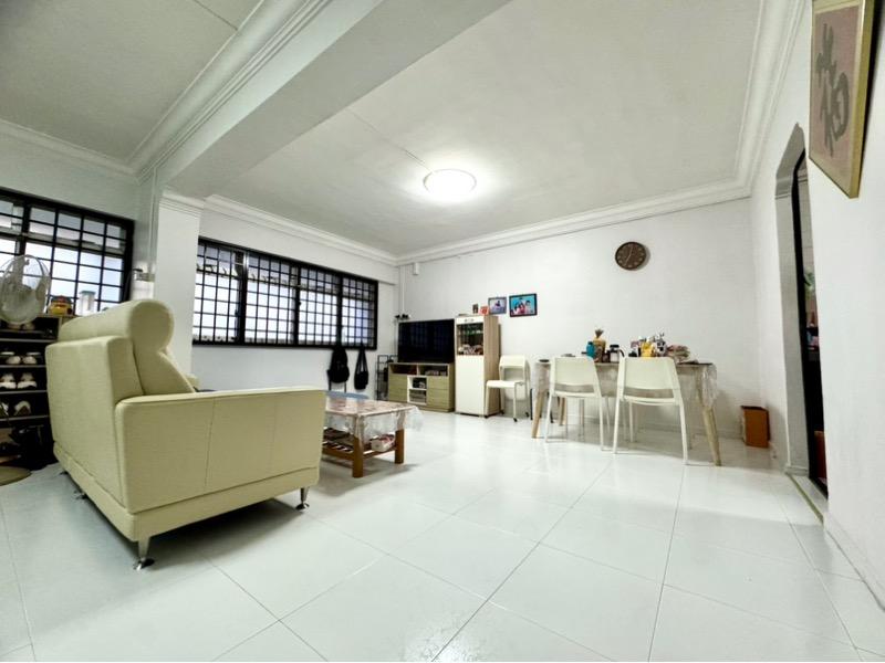 Prop-GPT: HDB Apartment: D22 Boon Lay 854 Jurong West Street 81