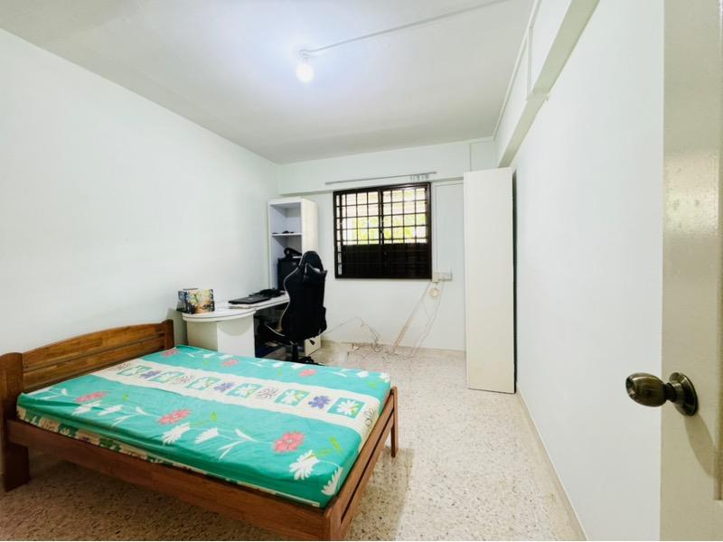 Prop-GPT: HDB Apartment: D20 Ang Mo Kio 446 Ang Mo Kio Avenue 10
