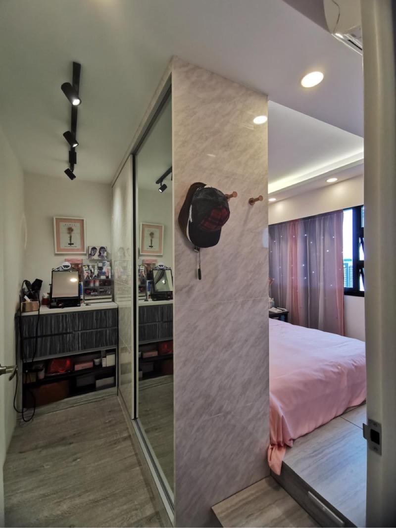 30 Ghim Moh Edge HDB Apartment For Sale, $812,000, 2 Bed 2 Bath 731 sqft $1,111.00 psf