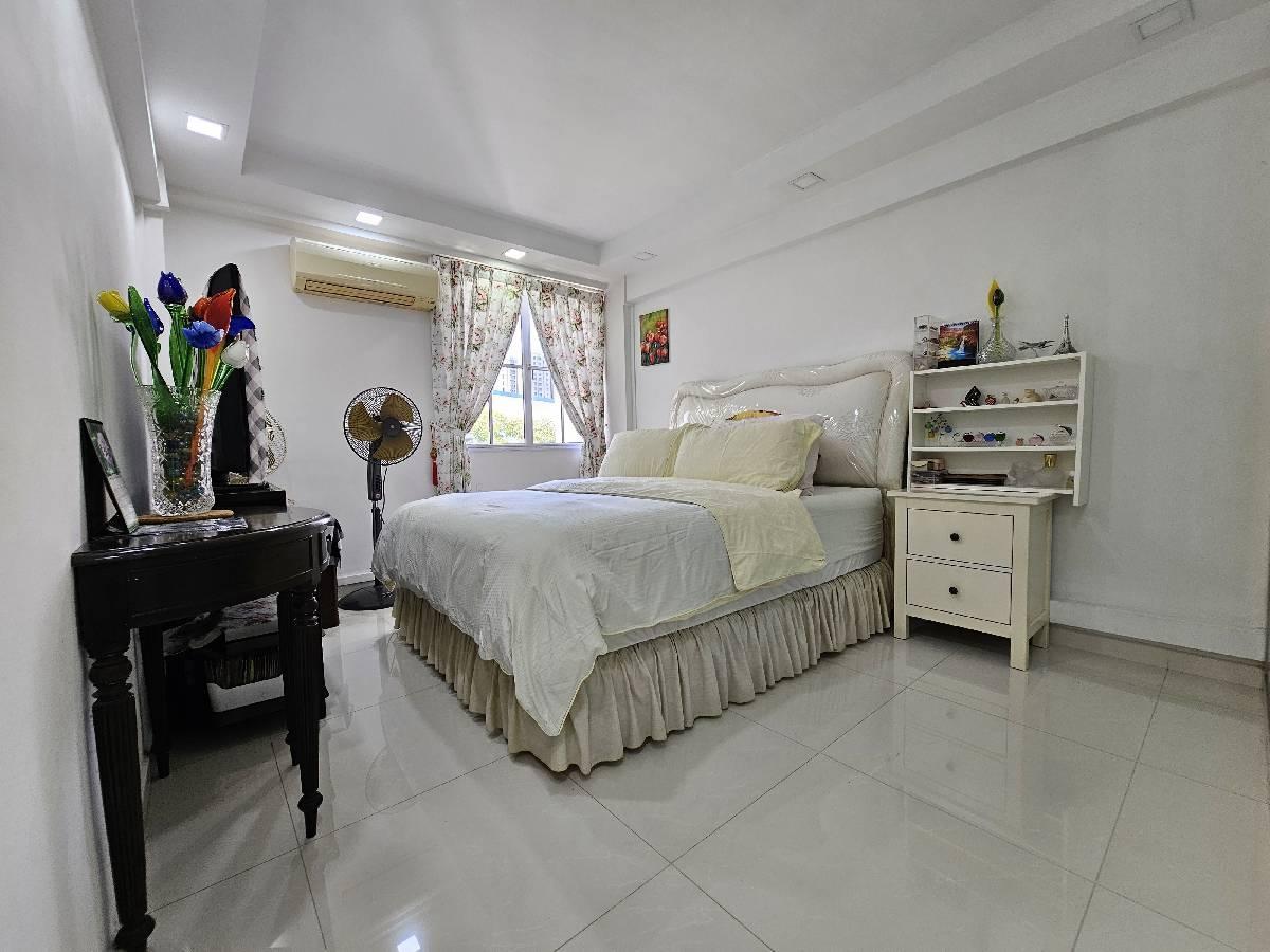 93 Jalan Dua HDB Apartment For Sale, $400,000, 2 Bed 1 Bath 667 sqft $600.00 psf