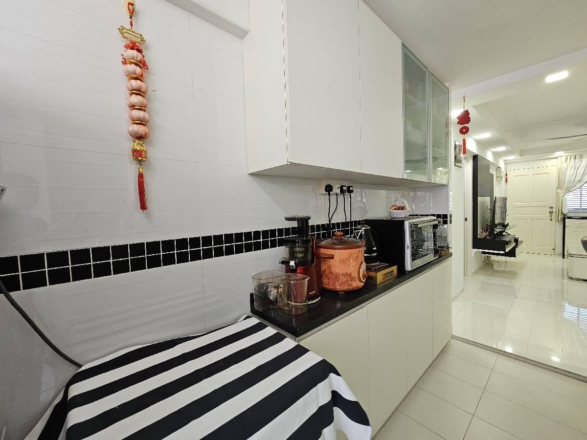 93 Jalan Dua HDB Apartment For Sale, $400,000, 2 Bed 1 Bath 667 sqft $600.00 psf