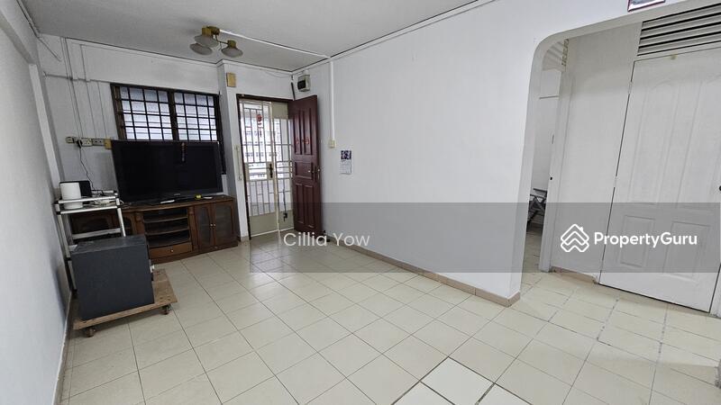 Prop-GPT: HDB Flat: D23 Bukit Batok 217 Bukit Batok Street 21