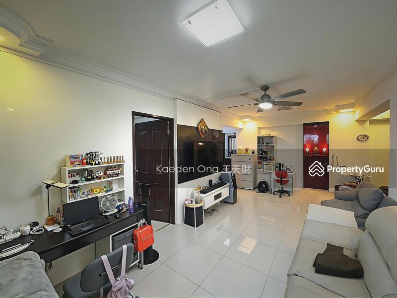 Prop-GPT: HDB Flat: D22 Boon Lay 695 Jurong West Central 1