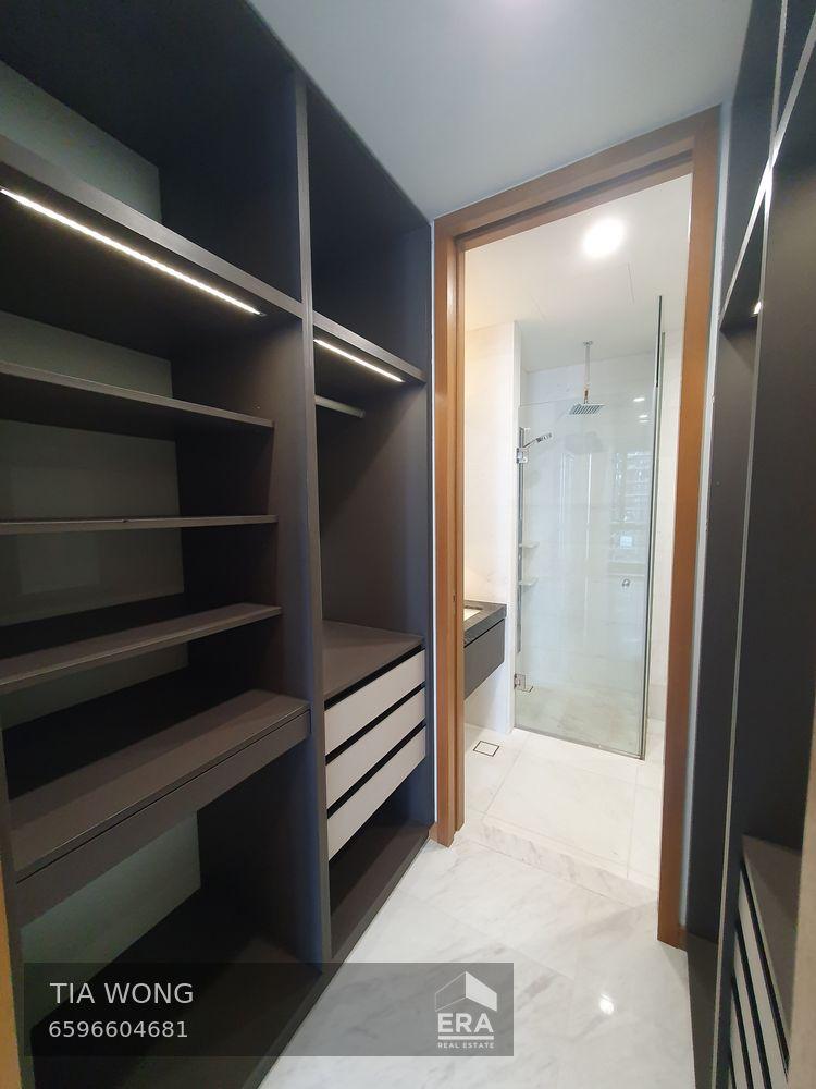 Spacious 1-bedroom With Marina Bay View!