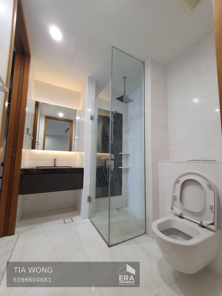 Spacious 1-bedroom With Marina Bay View!