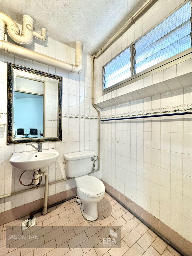 Prop-GPT: HDB - 3 room: D19 Hougang 452 Hougang Avenue 10