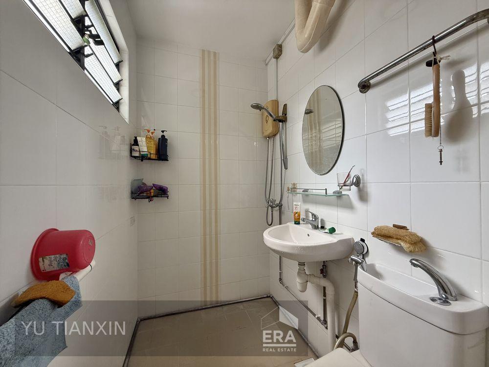 Prop-GPT: HDB - 3 room: D14 Eunos 349 Ubi Avenue 1