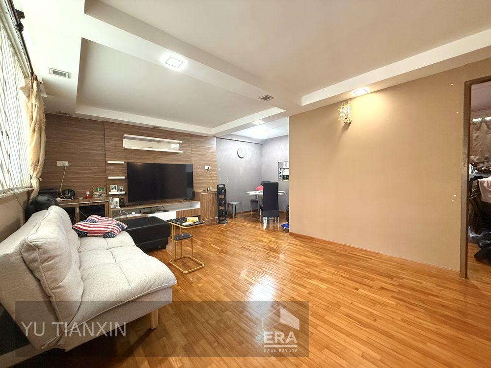 Well Maintained, Walking Distance to Ubi Mrt 4 Room!