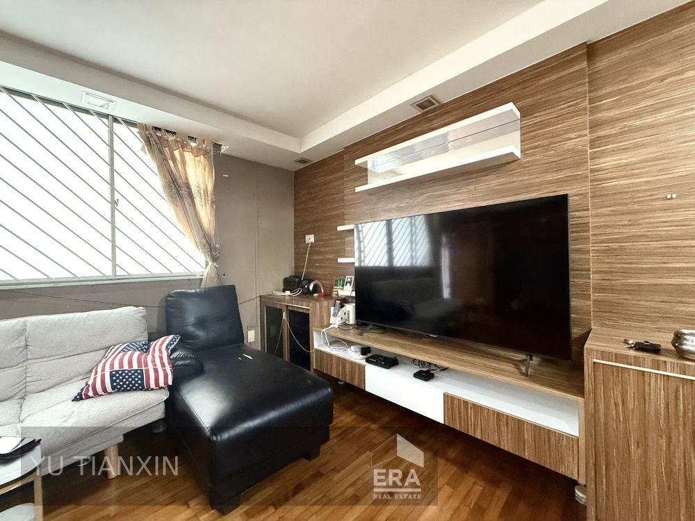Well Maintained, Walking Distance to Ubi Mrt 4 Room!