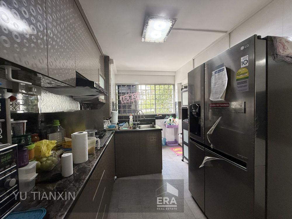 Well Maintained, Walking Distance to Ubi Mrt 4 Room!