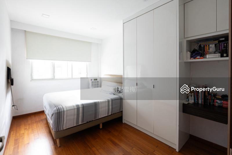 Delightful Daisy Avenue Terrace with Balcony