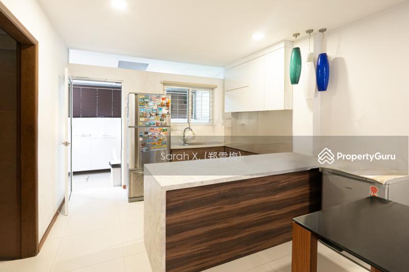 Delightful Daisy Avenue Terrace with Balcony