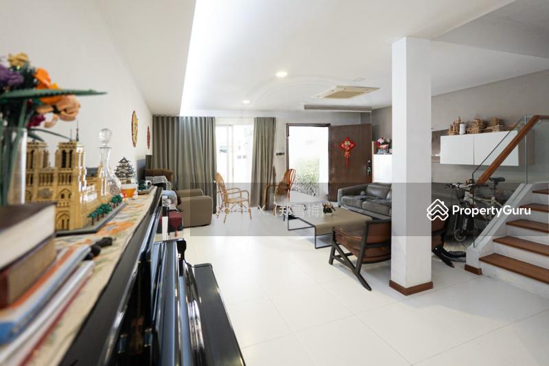 Delightful Daisy Avenue Terrace with Balcony