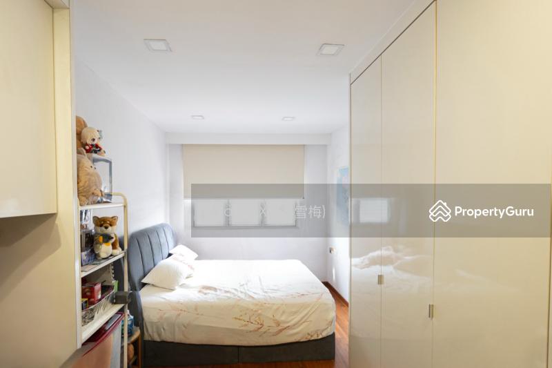 Delightful Daisy Avenue Terrace with Balcony