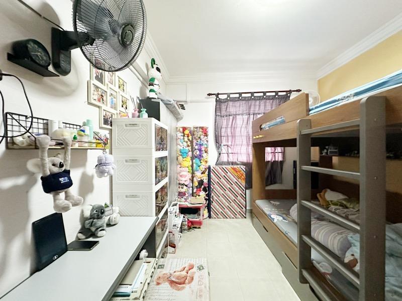 412 Bedok North Avenue 2 HDB Apartment For Sale, $438,000, 2 Bed 2 Bath 721 sqft $607.00 psf