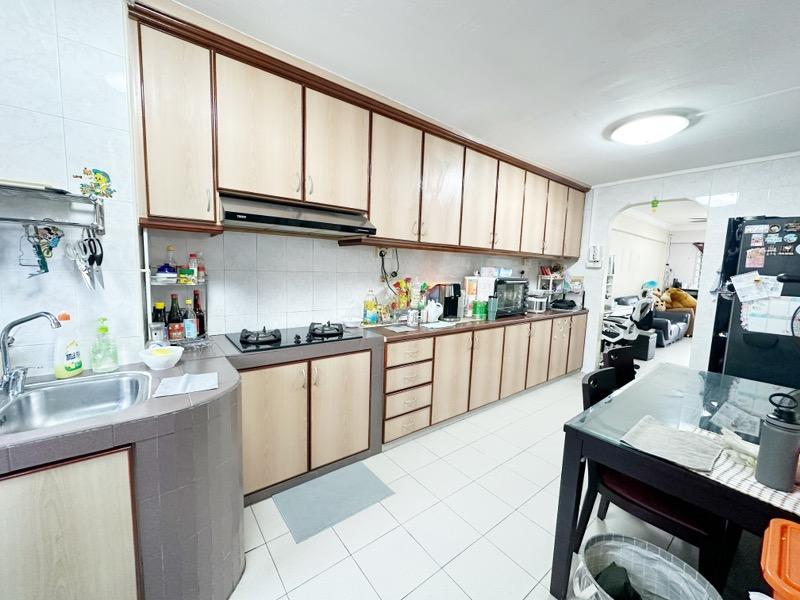 412 Bedok North Avenue 2 HDB Apartment For Sale, $438,000, 2 Bed 2 Bath 721 sqft $607.00 psf