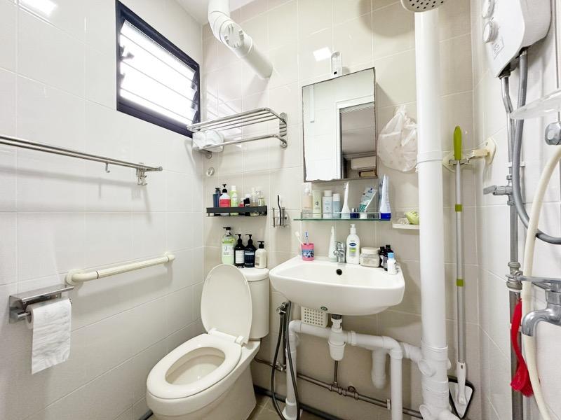 412 Bedok North Avenue 2 HDB Apartment For Sale, $438,000, 2 Bed 2 Bath 721 sqft $607.00 psf