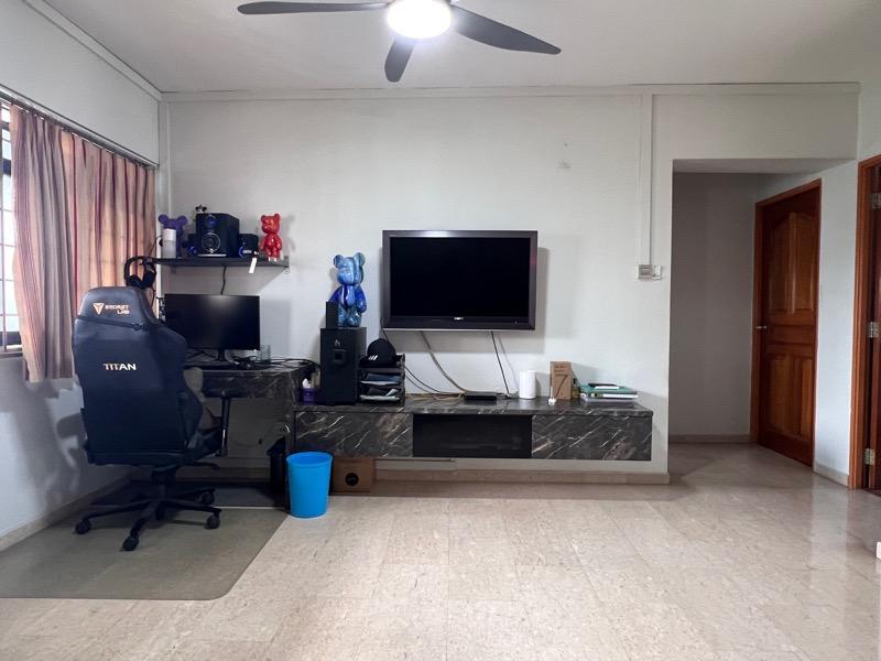 Prop-GPT: HDB Apartment: D19 Sengkang 231 Compassvale Walk