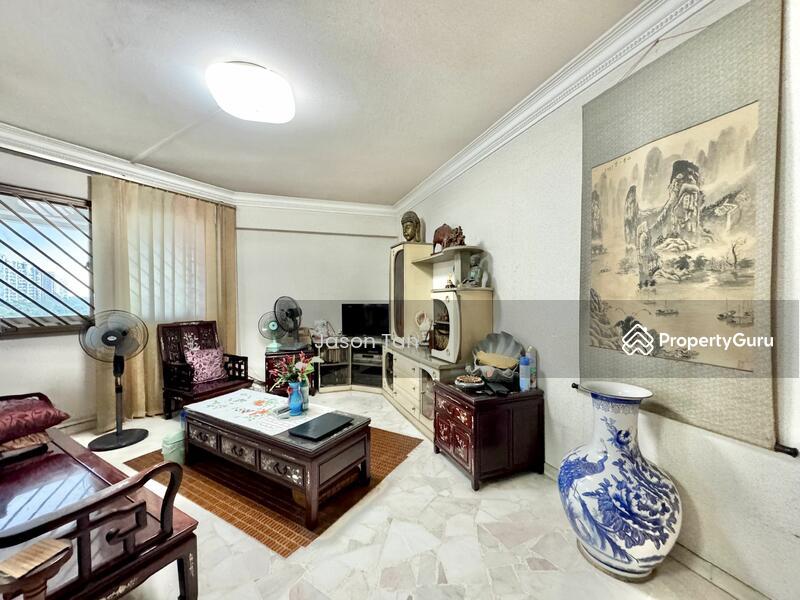 Prop-GPT: HDB Flat: D19 Hougang 452 Hougang Avenue 10