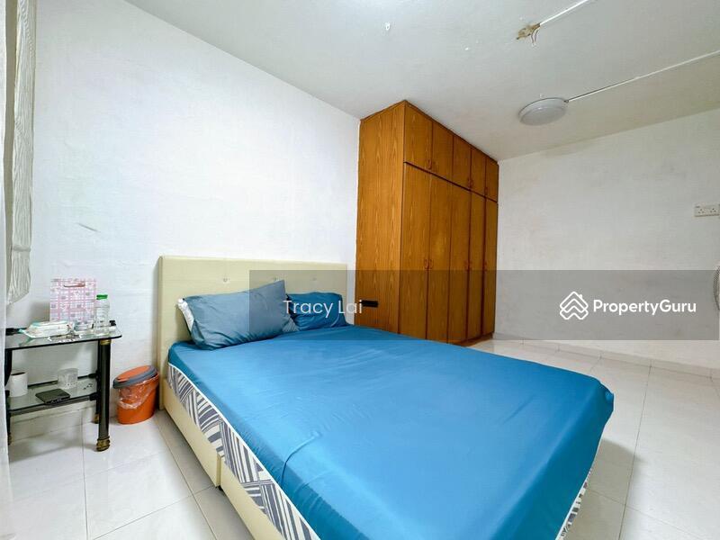 112 Commonwealth Crescent