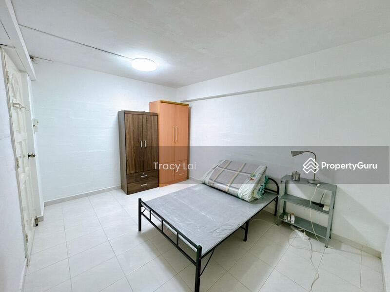 112 Commonwealth Crescent