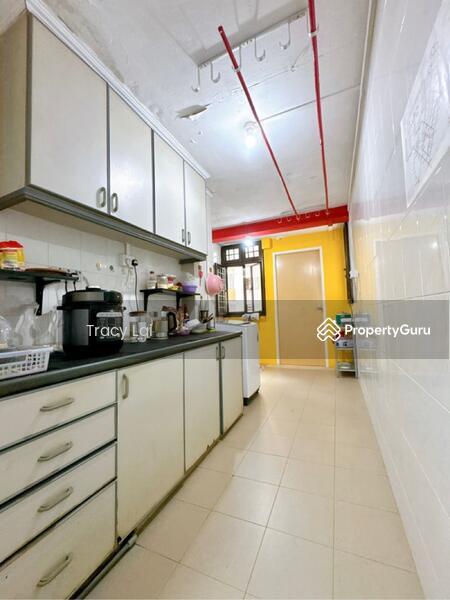 112 Commonwealth Crescent