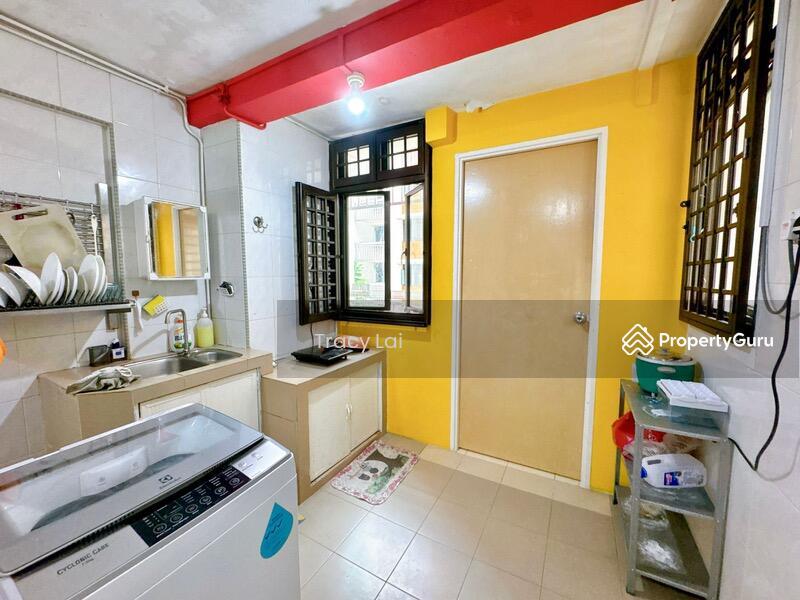 112 Commonwealth Crescent