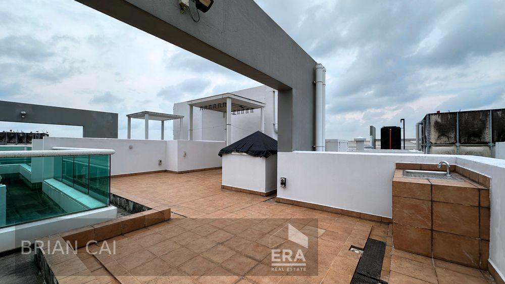 Rare Listing! Landed in the Skies, Move in Ready. Serious Seller!